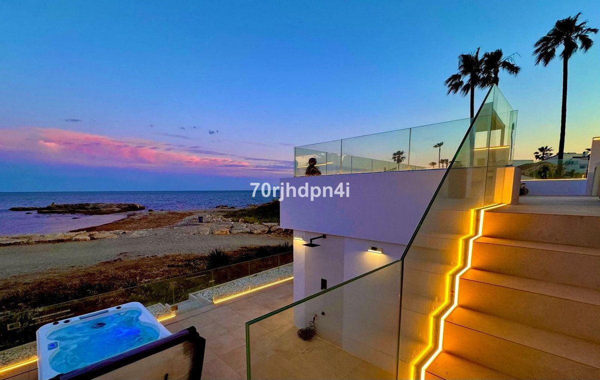 4 Bed Detached Villa in Estepona