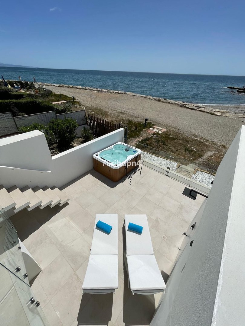 4 Bed Detached Villa in Estepona