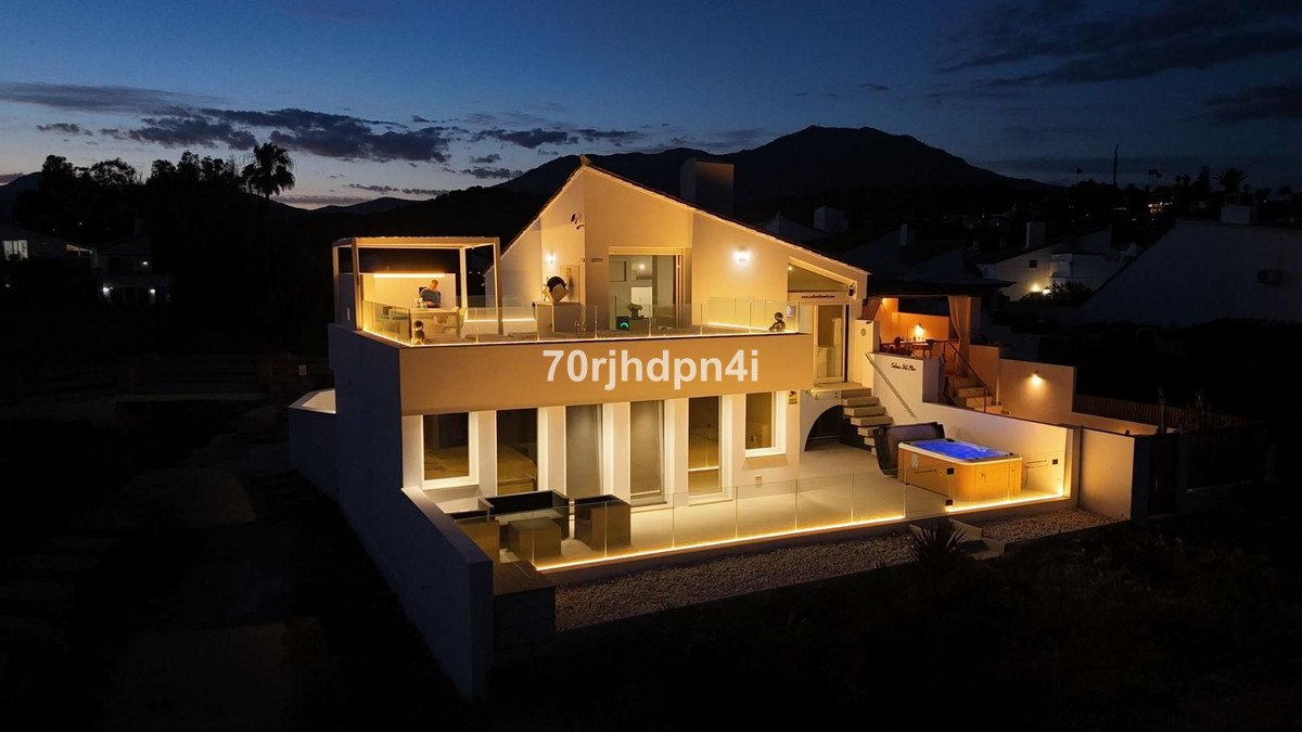 4 Bed Detached Villa in Estepona