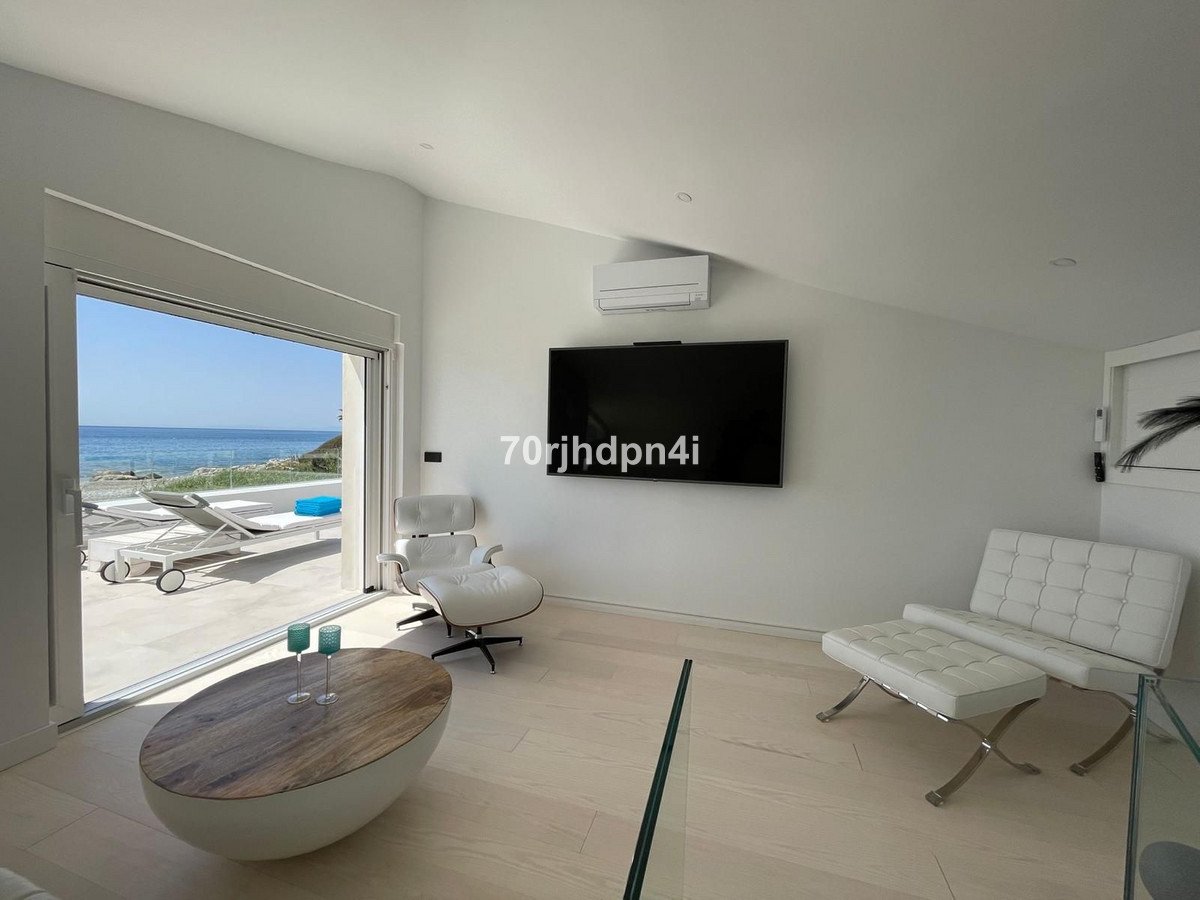 4 Bed Detached Villa in Estepona