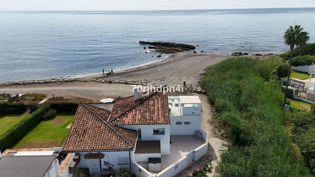 4 Bed Detached Villa in Estepona