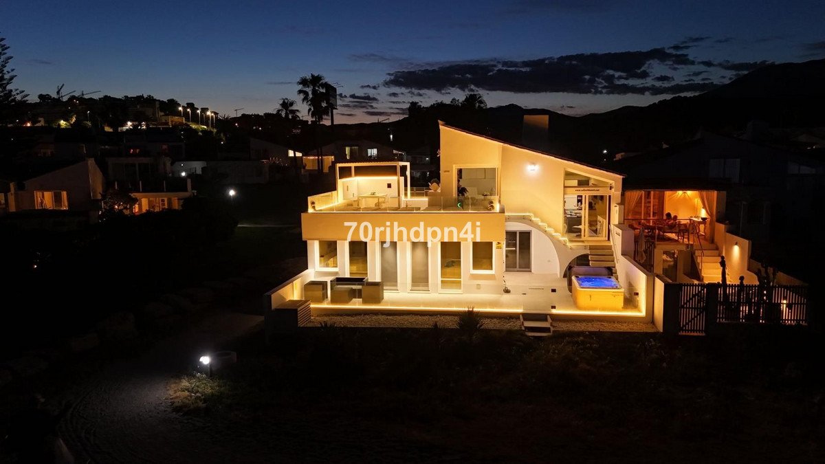 4 Bed Detached Villa in Estepona