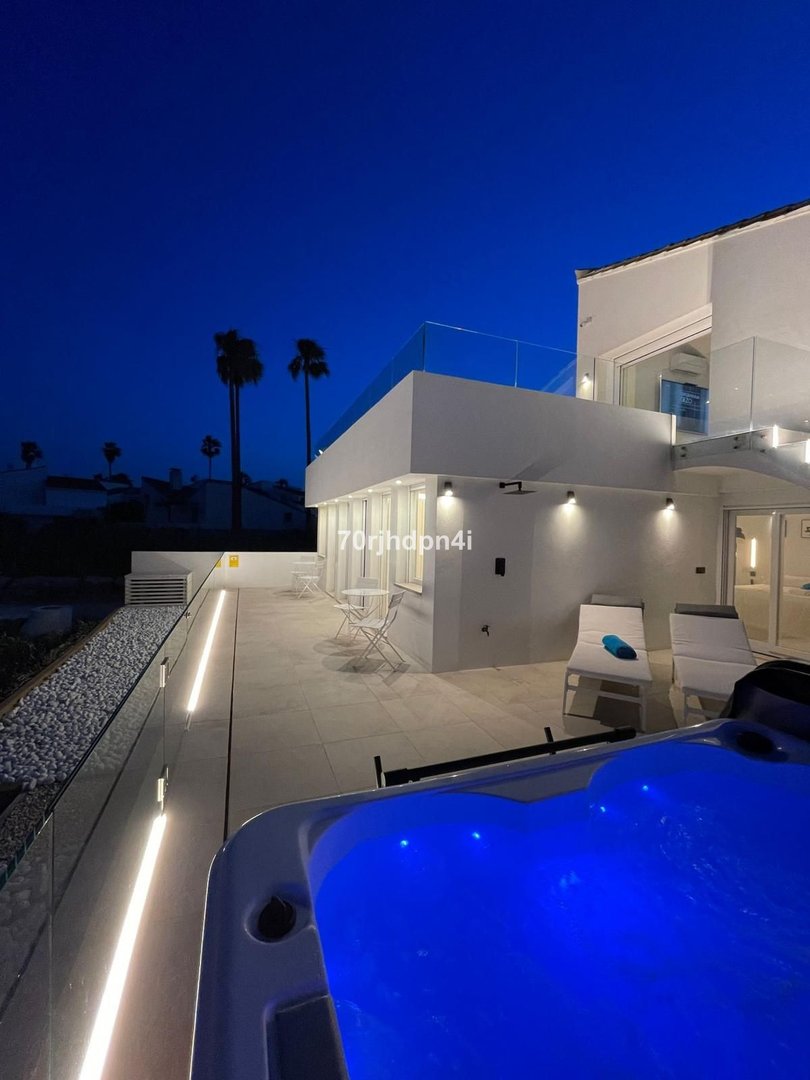 4 Bed Detached Villa in Estepona