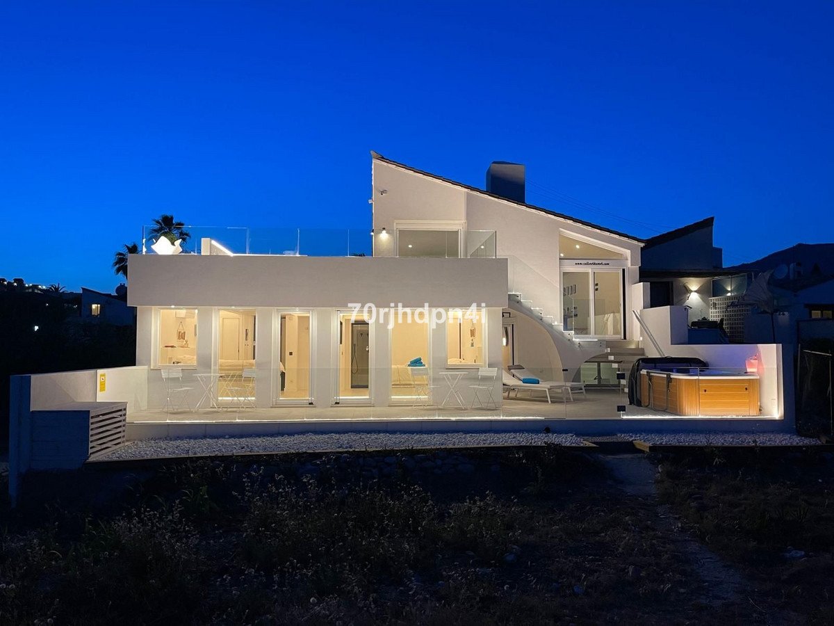4 Bed Detached Villa in Estepona