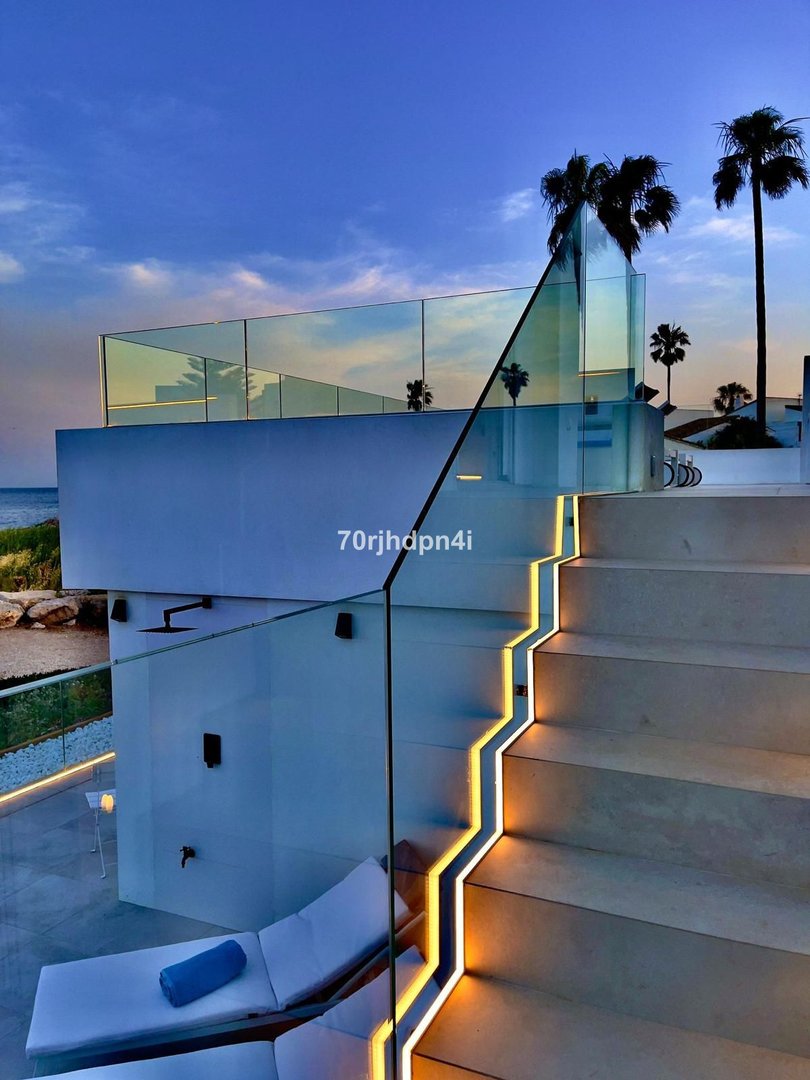 4 Bed Detached Villa in Estepona