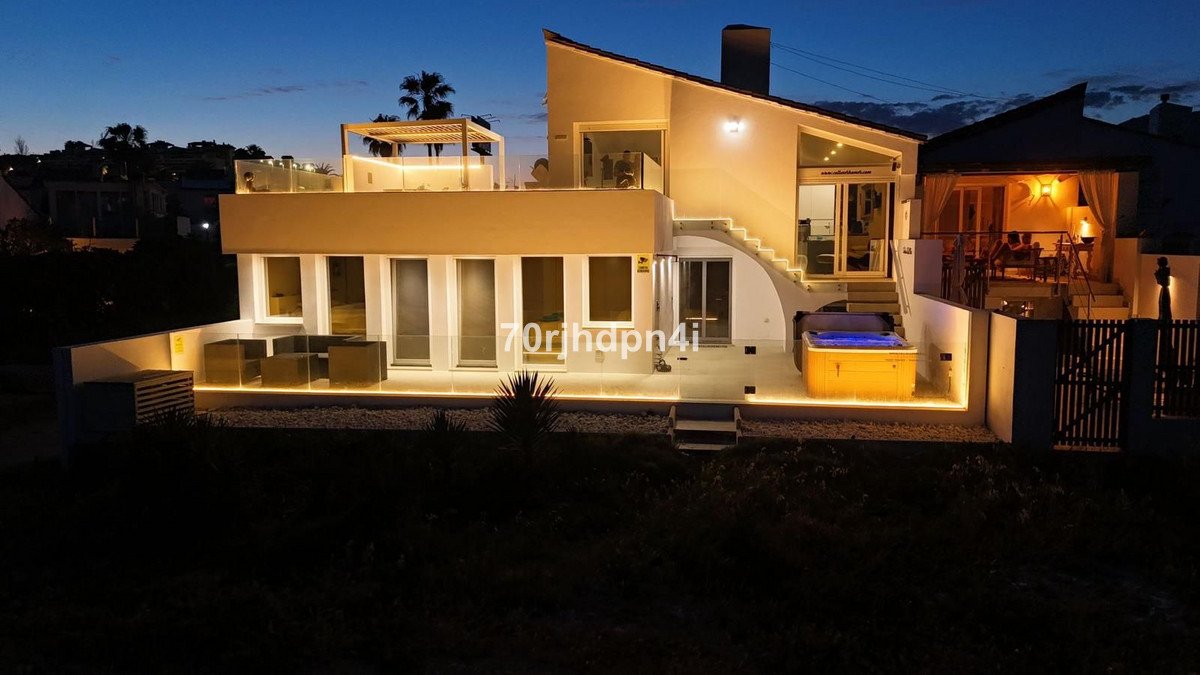4 Bed Detached Villa in Estepona