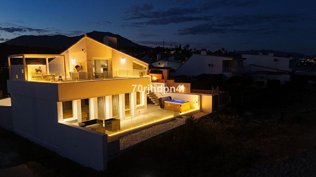 4 Bed Detached Villa in Estepona