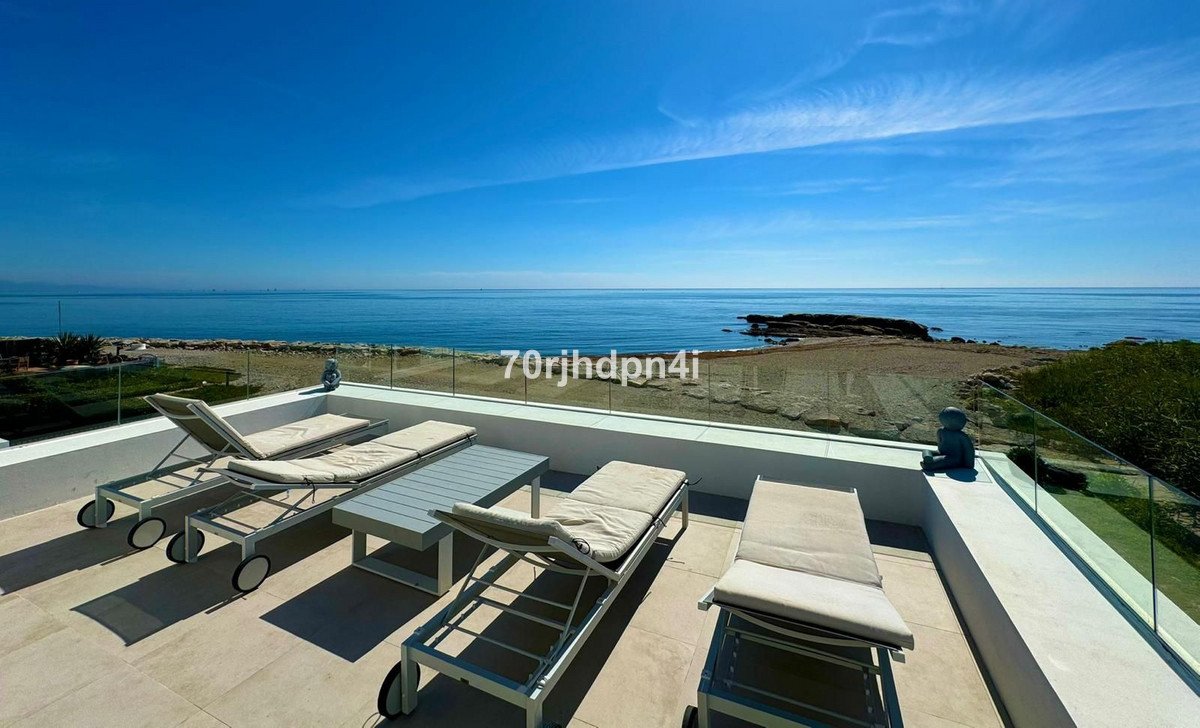 4 Bed Detached Villa in Estepona