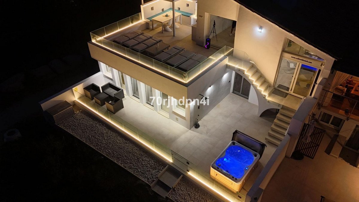 4 Bed Detached Villa in Estepona