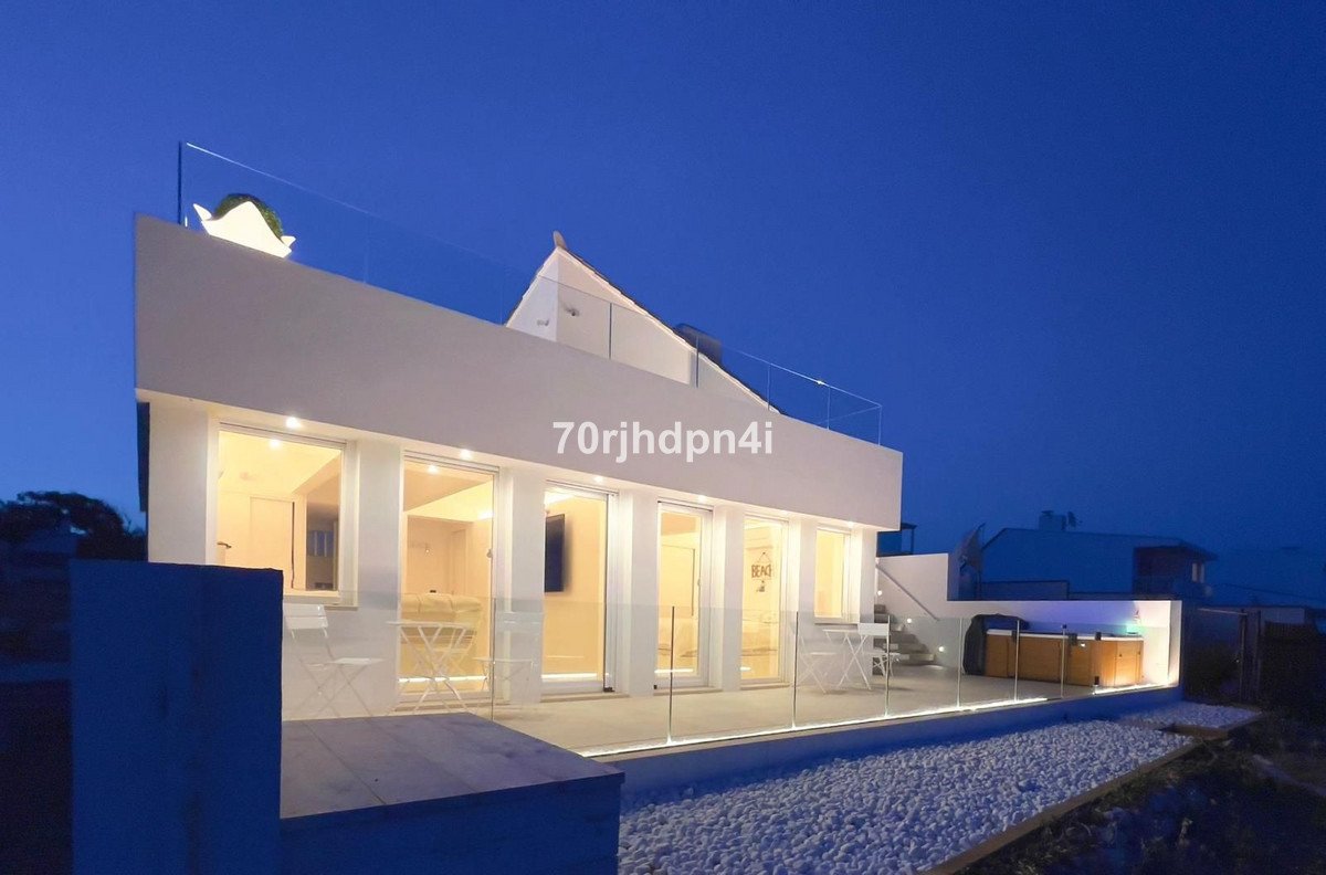 4 Bed Detached Villa in Estepona