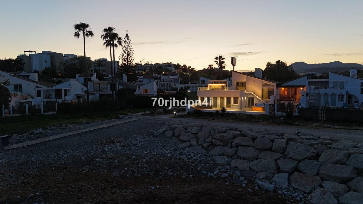 4 Bed Detached Villa in Estepona