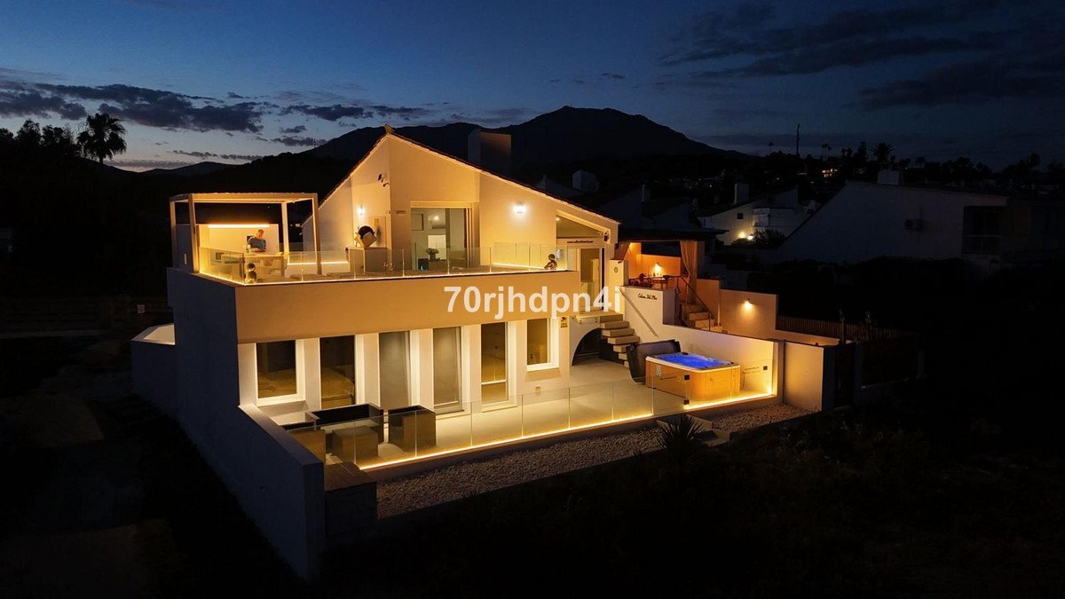 4 Bed Detached Villa in Estepona