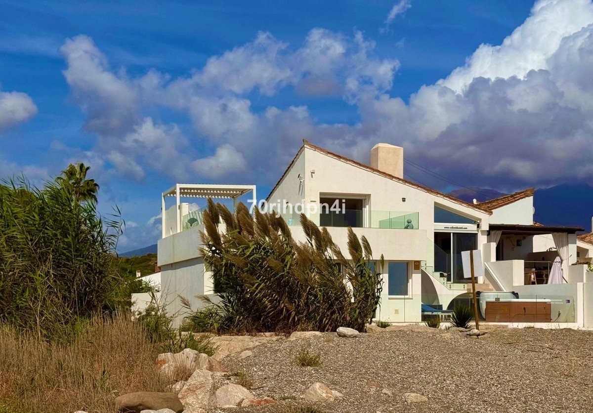 4 Bed Detached Villa in Estepona
