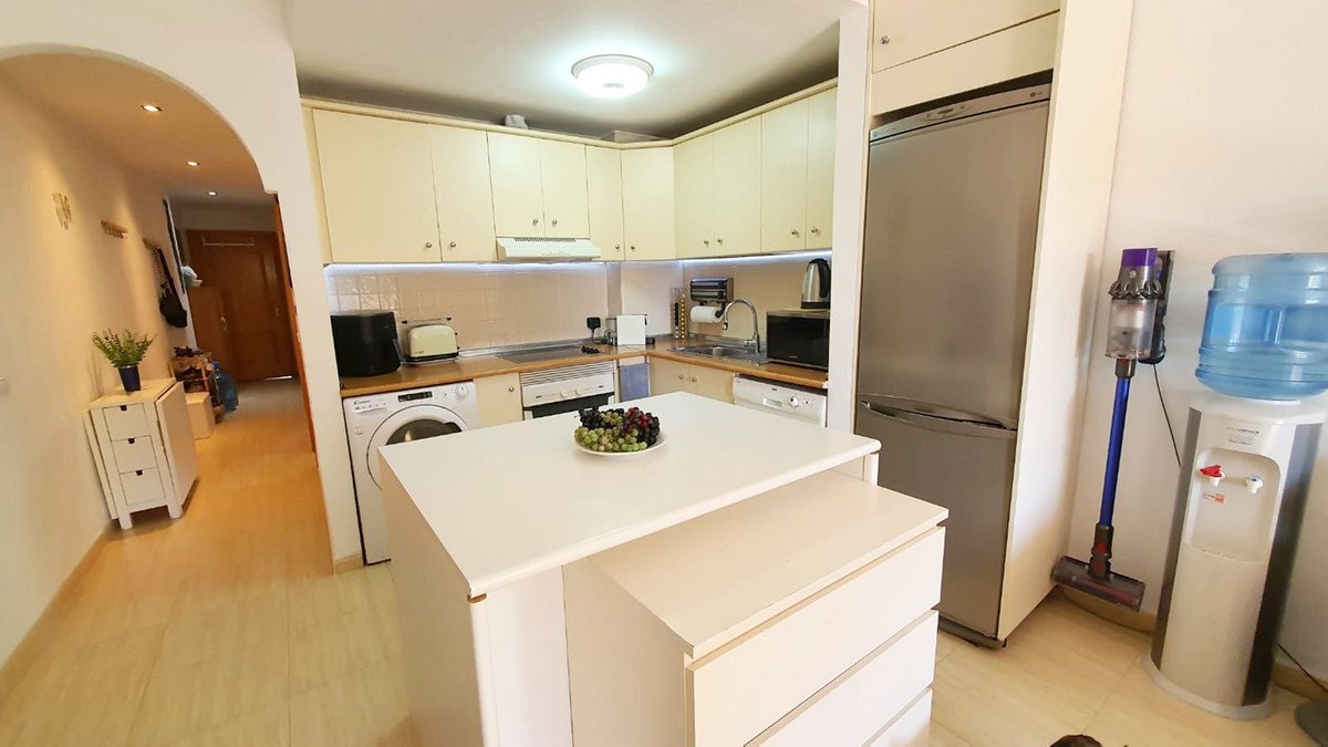 1 Bed Middle Floor Apartment in Los Pacos