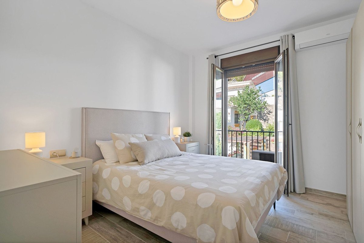 2 Bed Top Floor Apartment in Benahavís