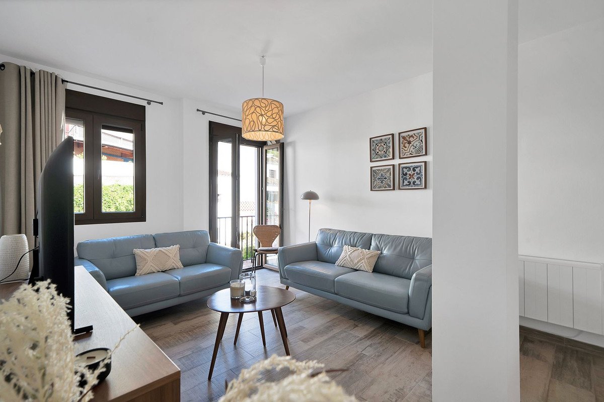 2 Bed Top Floor Apartment in Benahavís