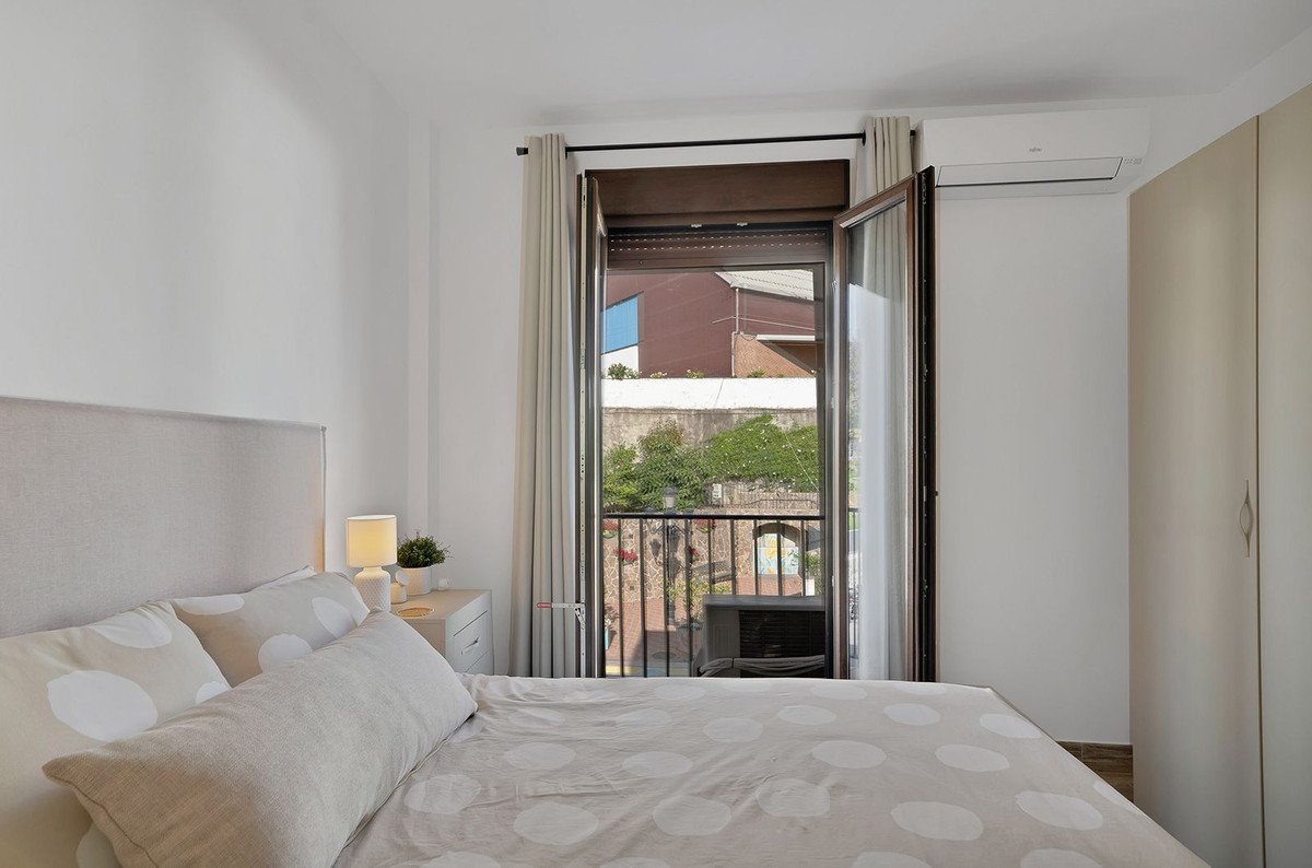2 Bed Top Floor Apartment in Benahavís