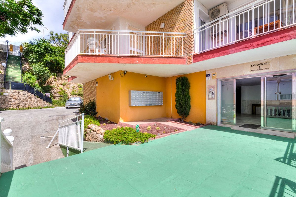 2 Bed Middle Floor Apartment in Torremolinos