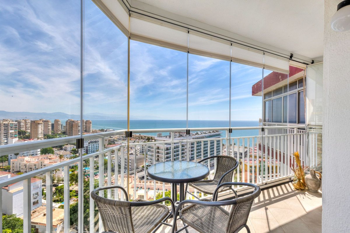 2 Bed Middle Floor Apartment in Torremolinos