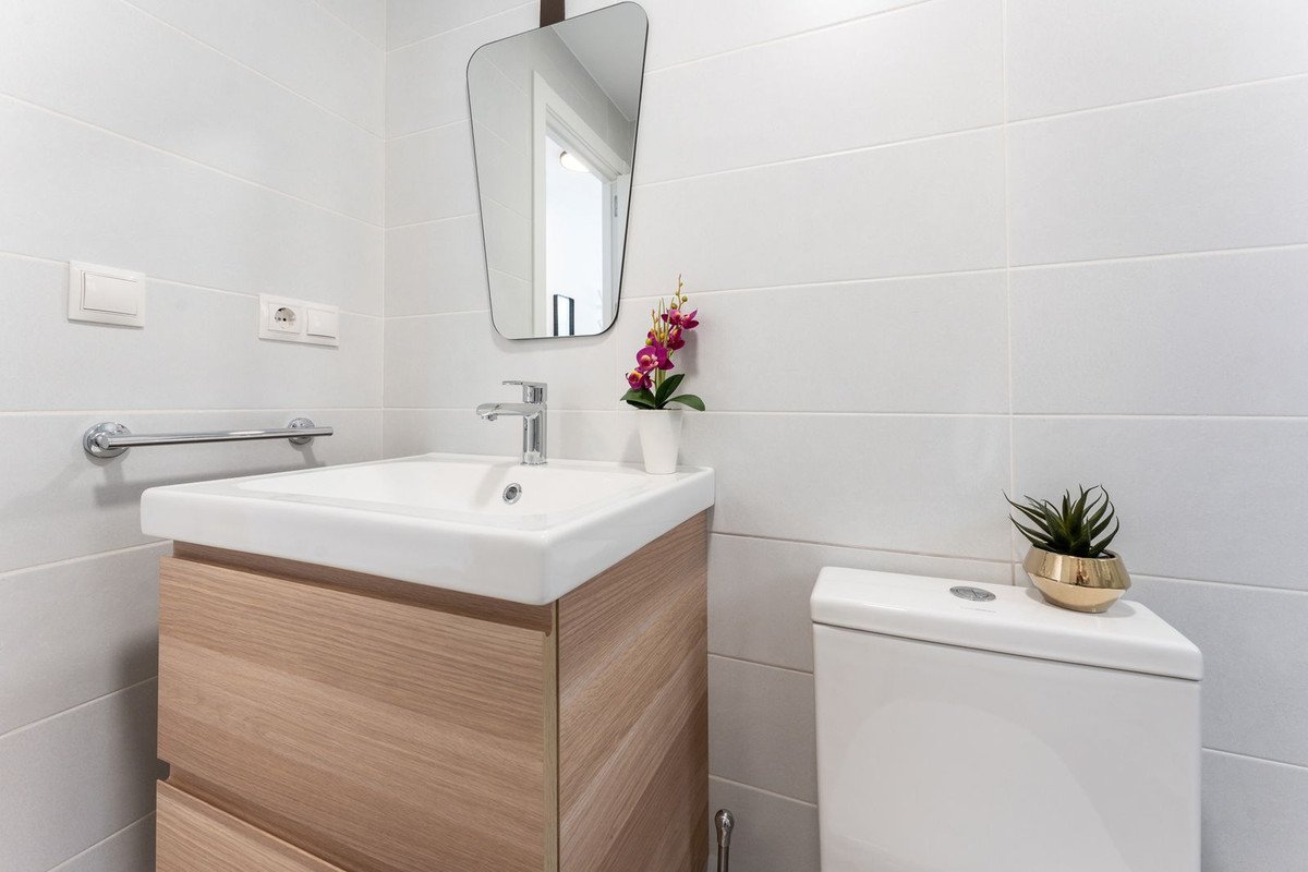 2 Bed Middle Floor Apartment in Fuengirola