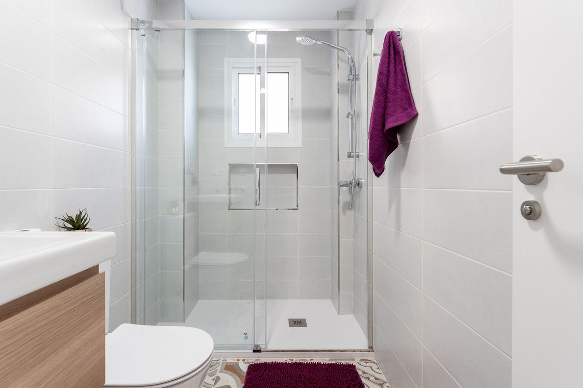 2 Bed Middle Floor Apartment in Fuengirola