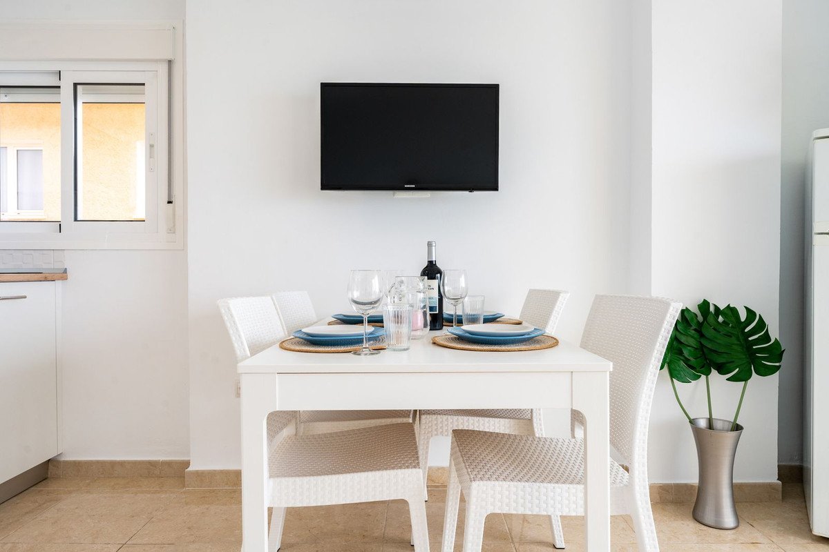 2 Bed Middle Floor Apartment in Fuengirola