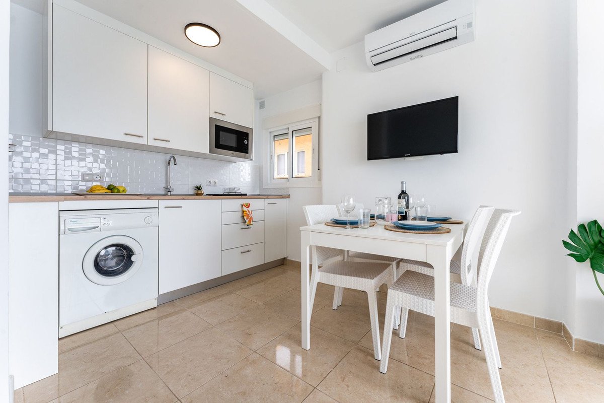 2 Bed Middle Floor Apartment in Fuengirola