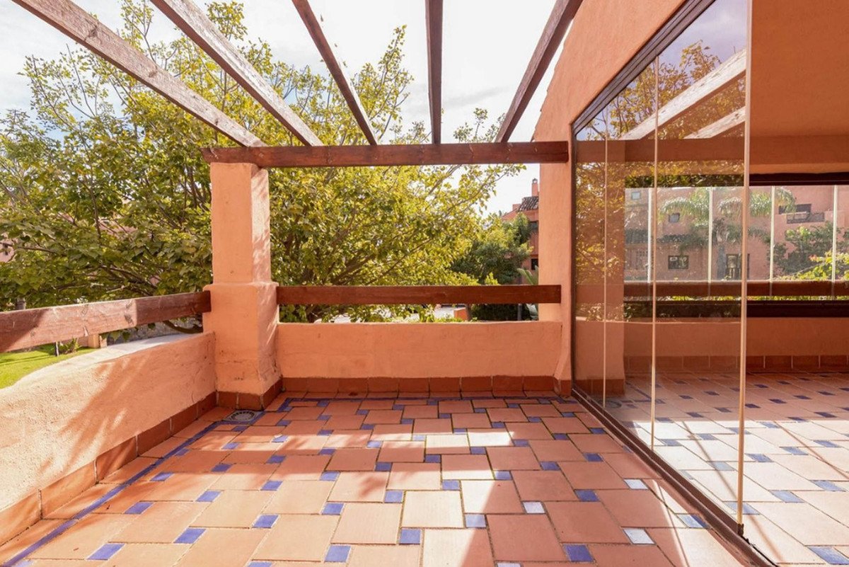 4 Bed Middle Floor Apartment in Hacienda del Sol