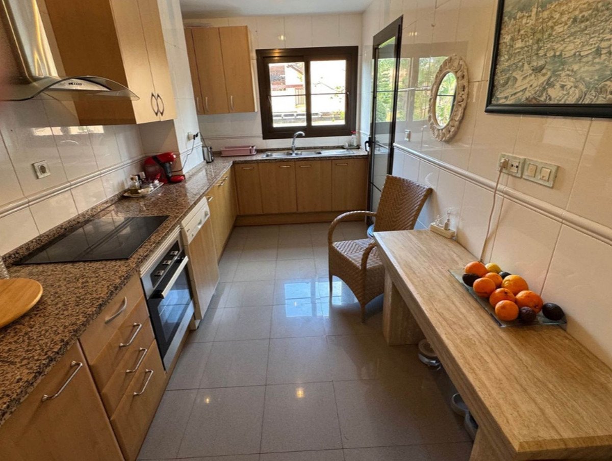4 Bed Middle Floor Apartment in Hacienda del Sol