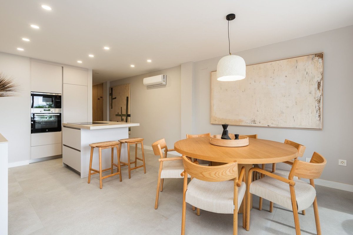 3 Bed Middle Floor Apartment in Estepona