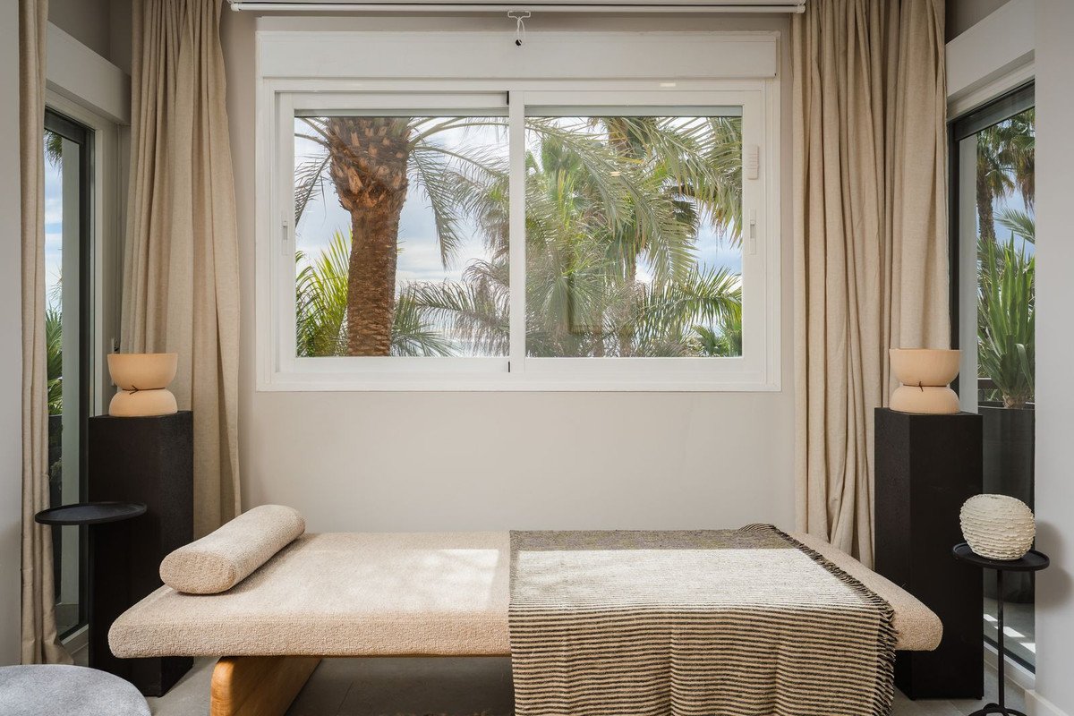 3 Bed Middle Floor Apartment in Estepona
