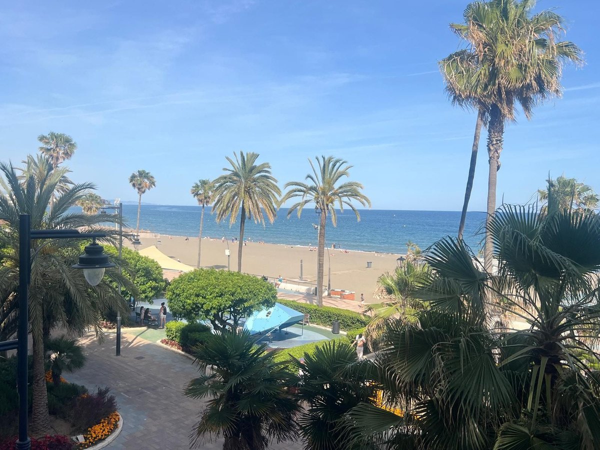 3 Bed Middle Floor Apartment in Estepona