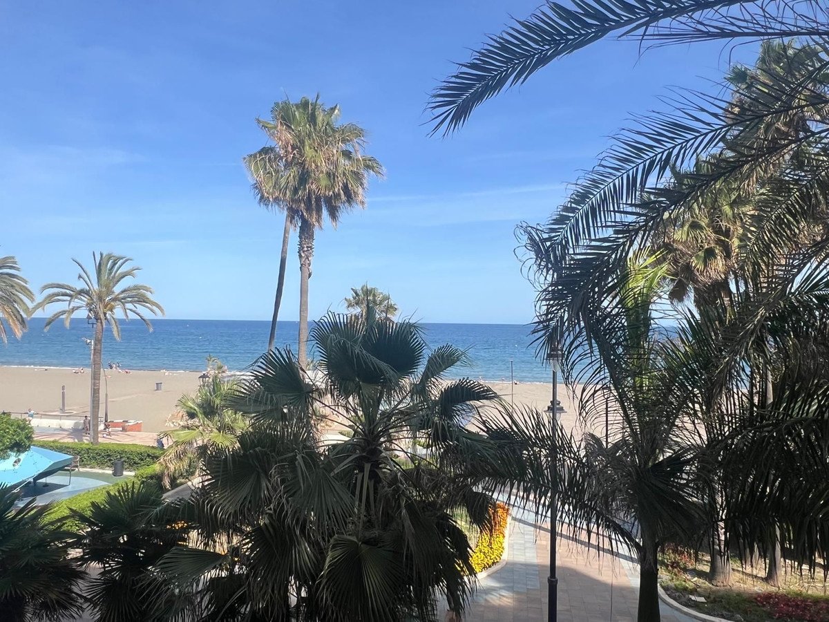 3 Bed Middle Floor Apartment in Estepona