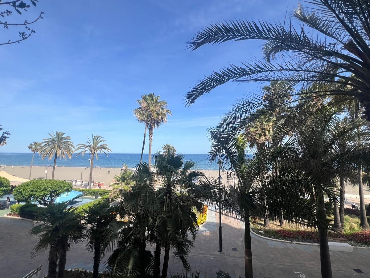 3 Bed Middle Floor Apartment in Estepona