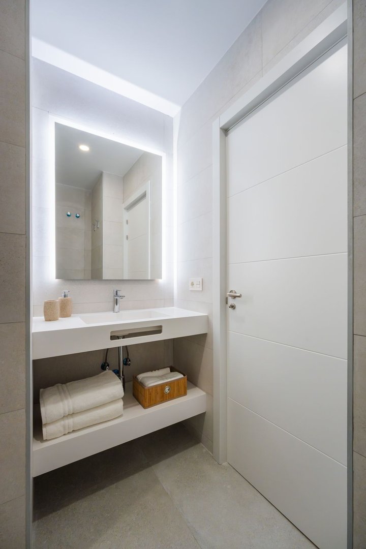 3 Bed Middle Floor Apartment in Estepona