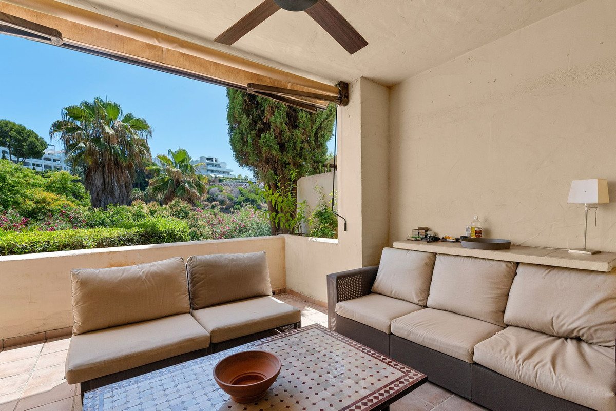 2 Bed Ground Floor Apartment in Benahavís