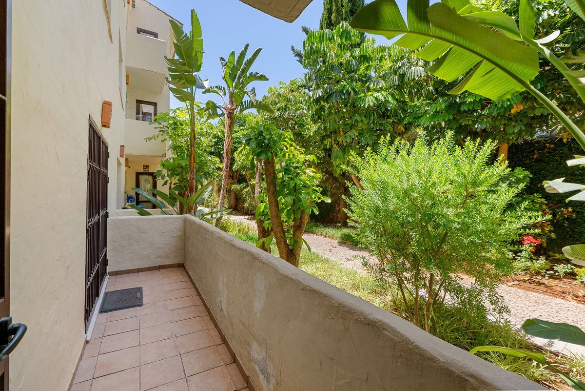 2 Bed Ground Floor Apartment in Benahavís