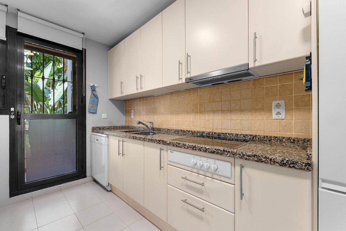 2 Bed Ground Floor Apartment in Benahavís