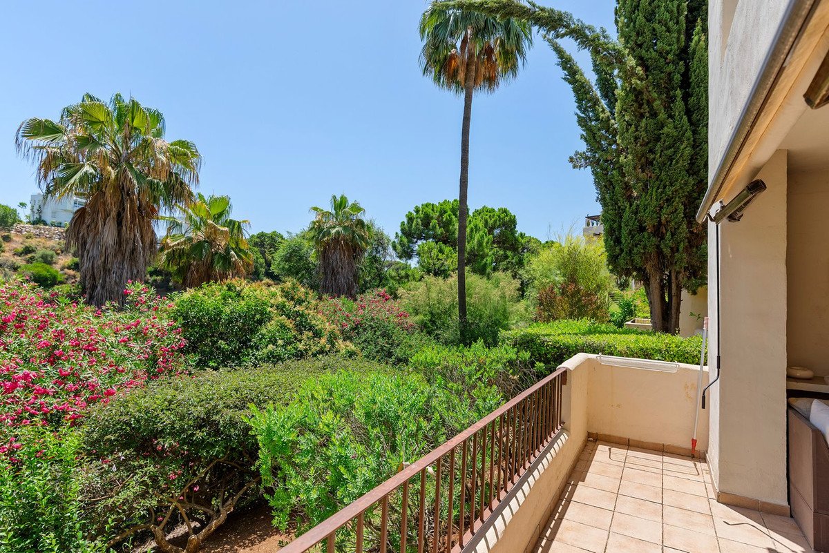 2 Bed Ground Floor Apartment in Benahavís