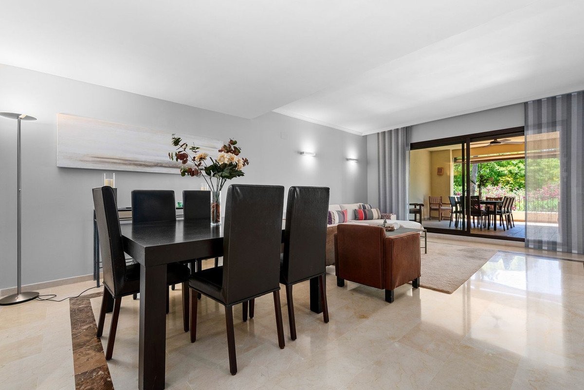 2 Bed Ground Floor Apartment in Benahavís