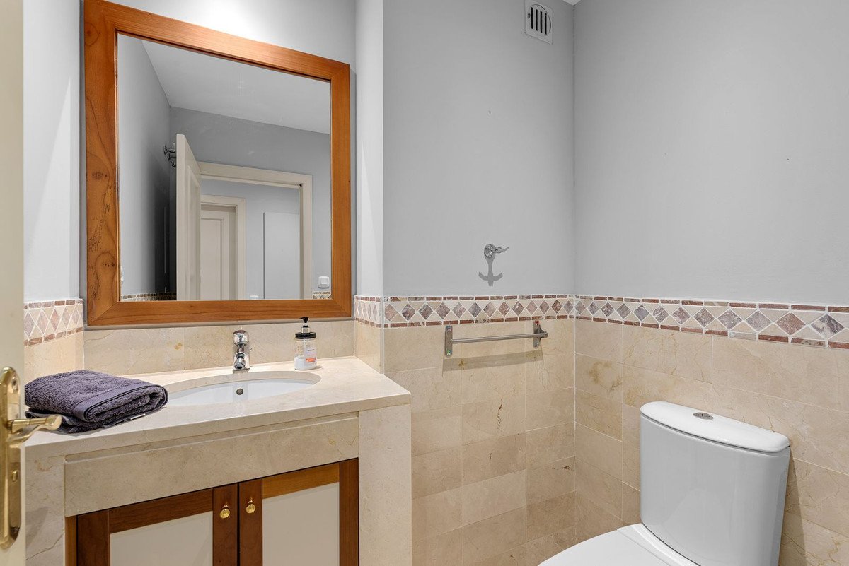 2 Bed Ground Floor Apartment in Benahavís