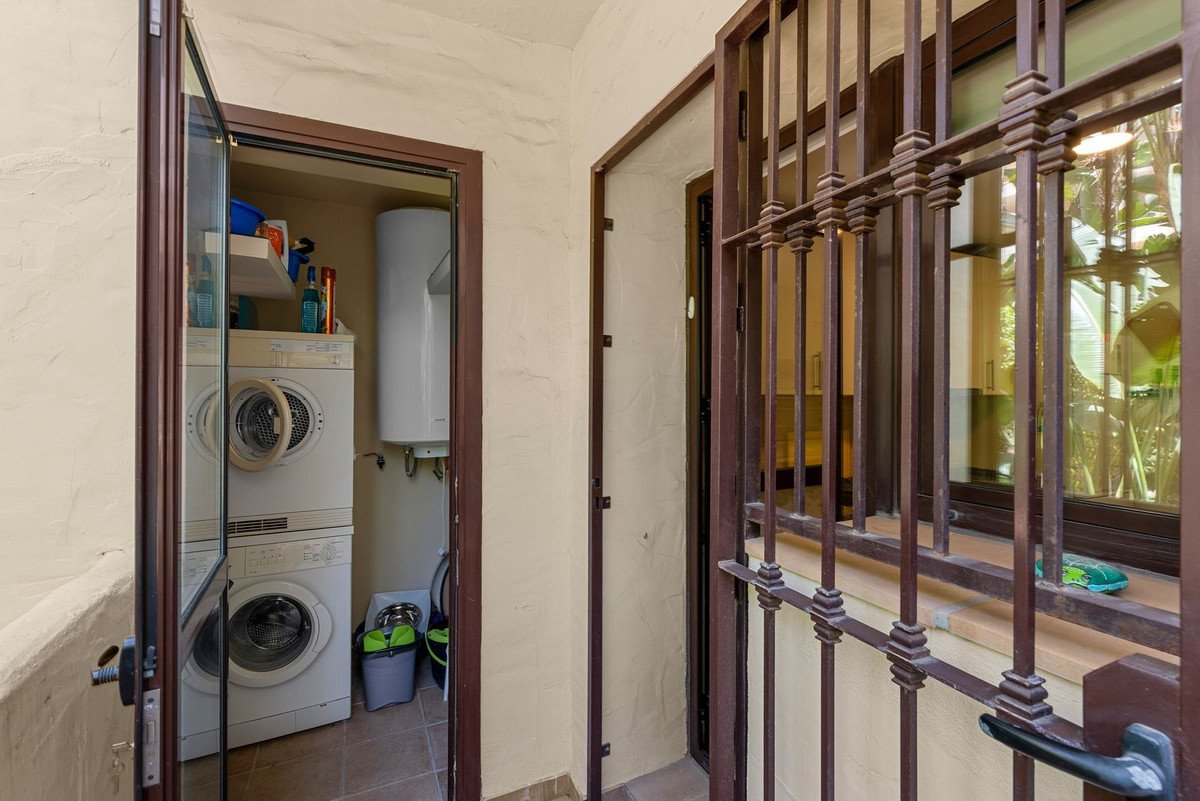2 Bed Ground Floor Apartment in Benahavís