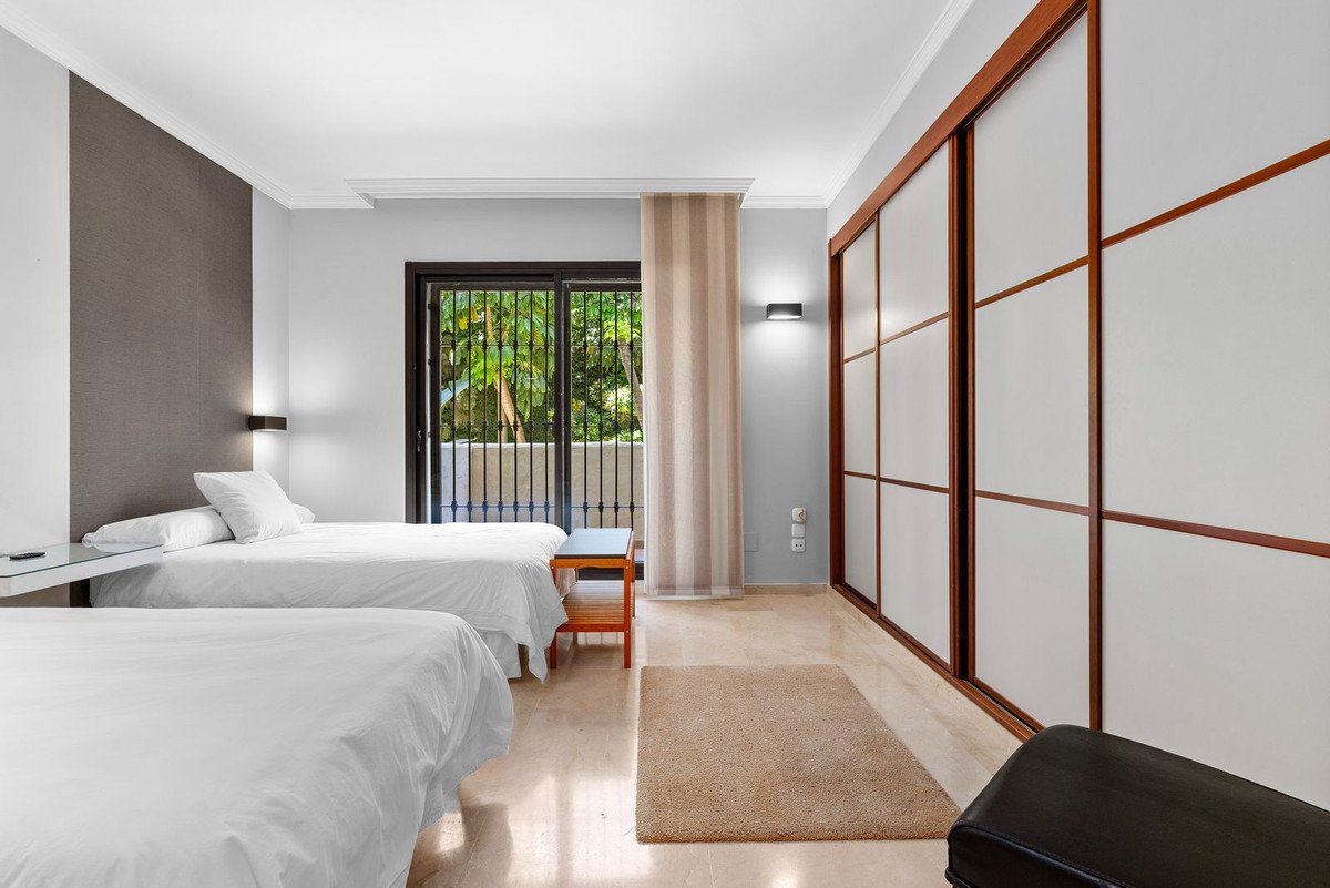 2 Bed Ground Floor Apartment in Benahavís