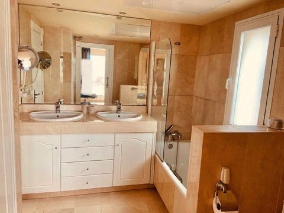 2 Bed Ground Floor Apartment in Estepona
