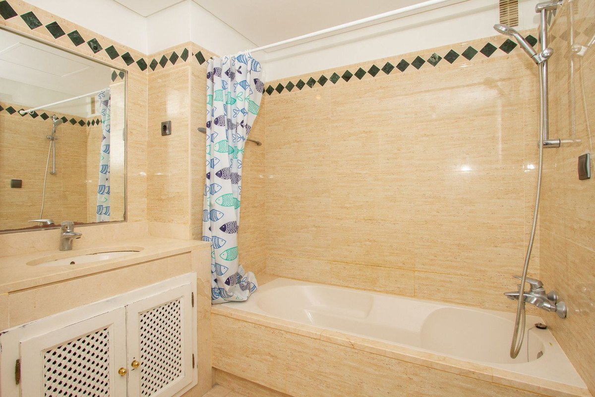 2 Bed Ground Floor Apartment in La Mairena