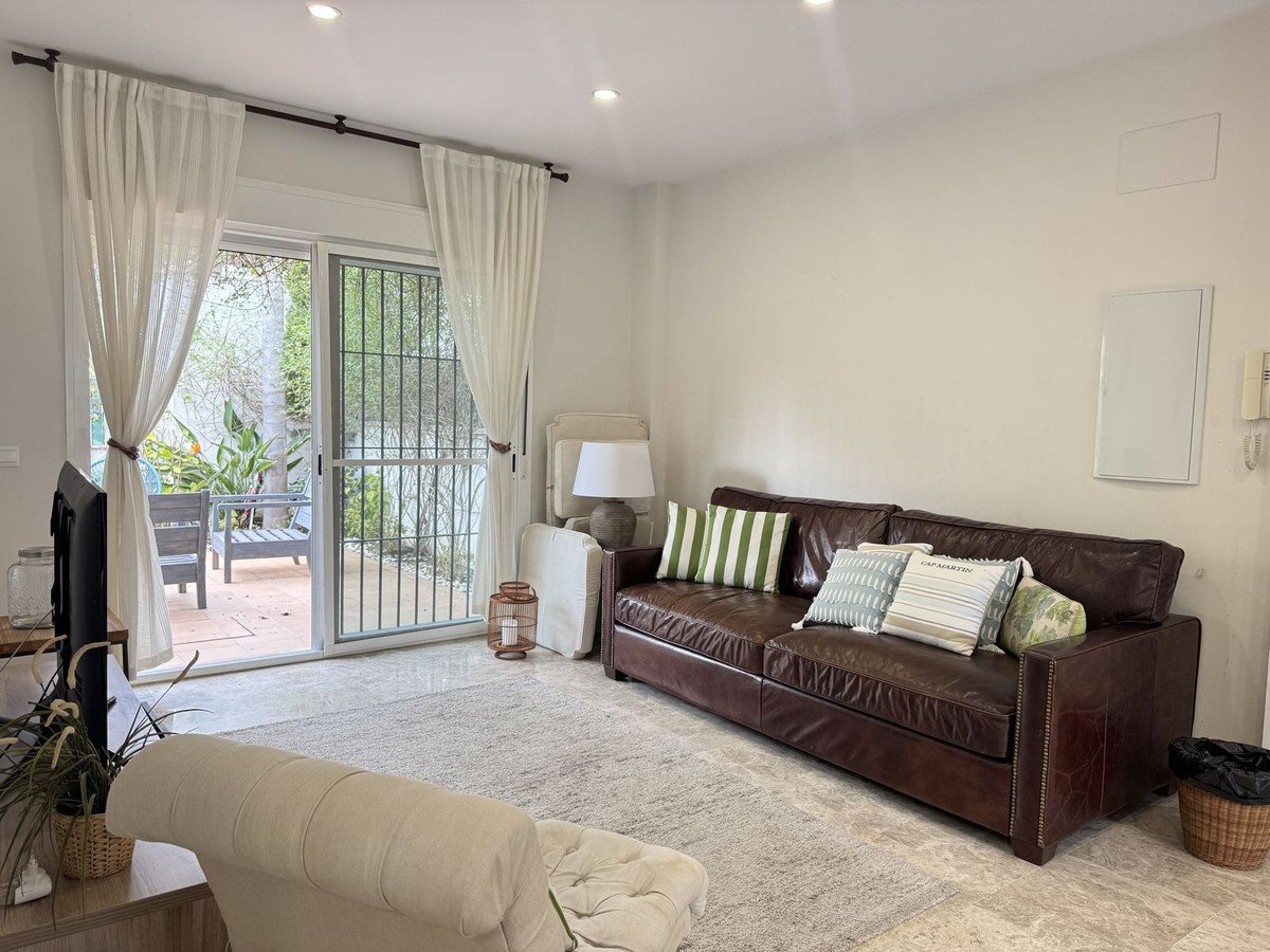 2 Bed Ground Floor Apartment in Nueva Andalucía