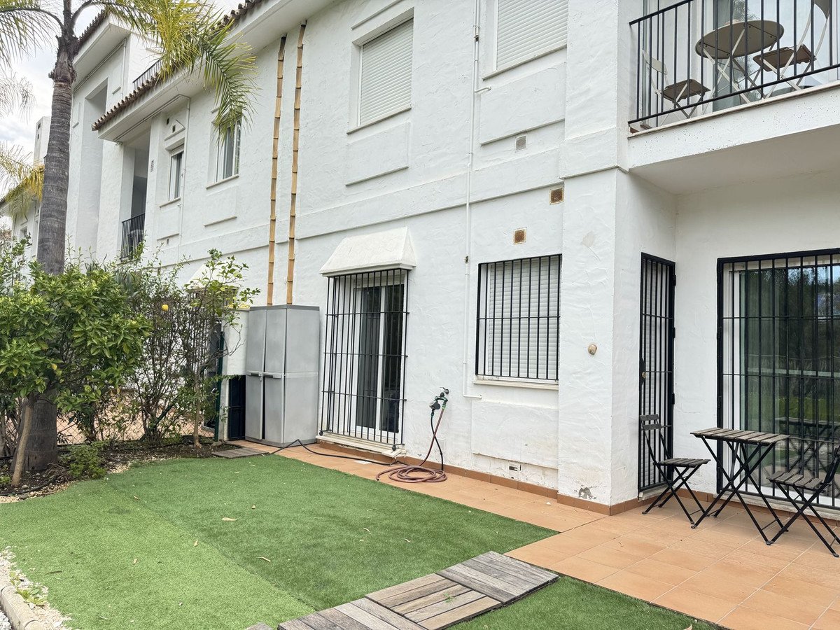 2 Bed Ground Floor Apartment in Nueva Andalucía