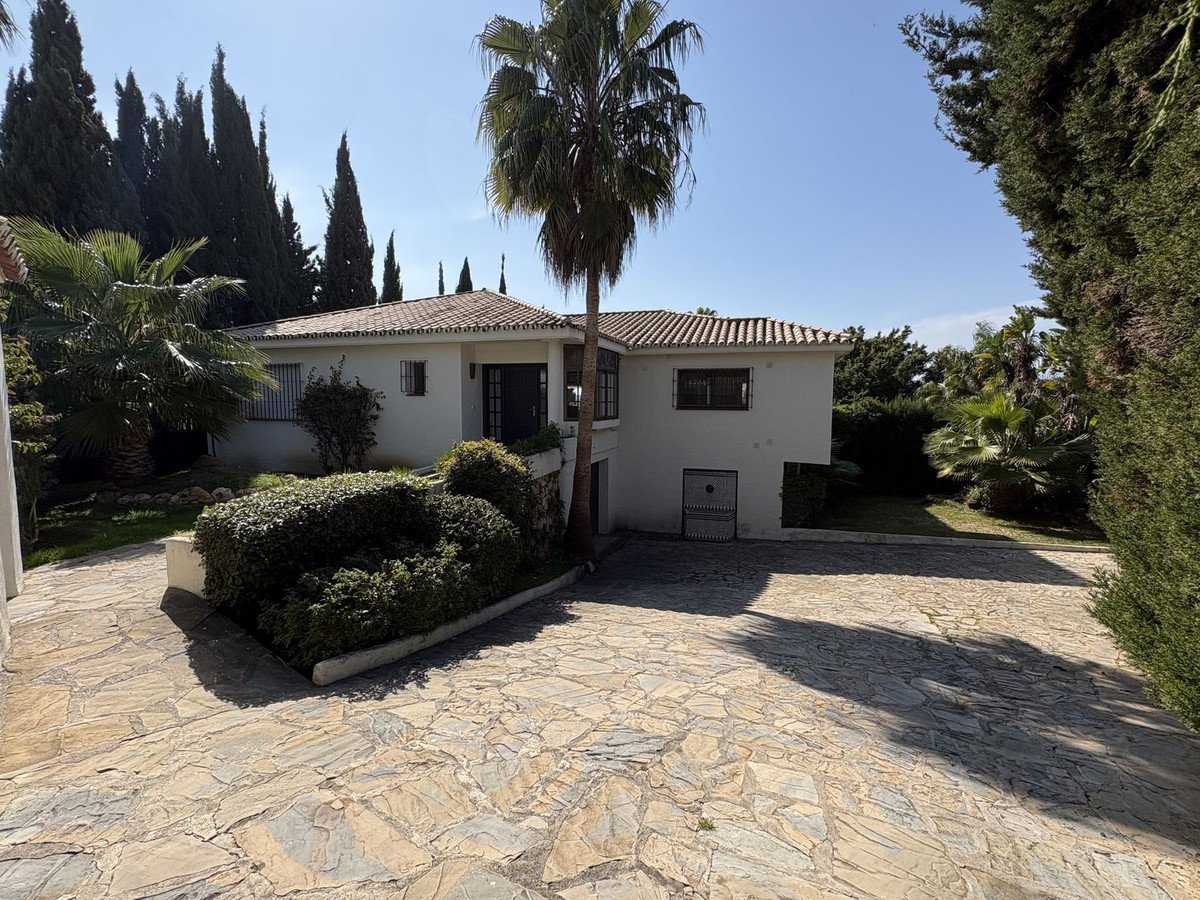 4 Bed Detached Villa in Nueva Andalucía