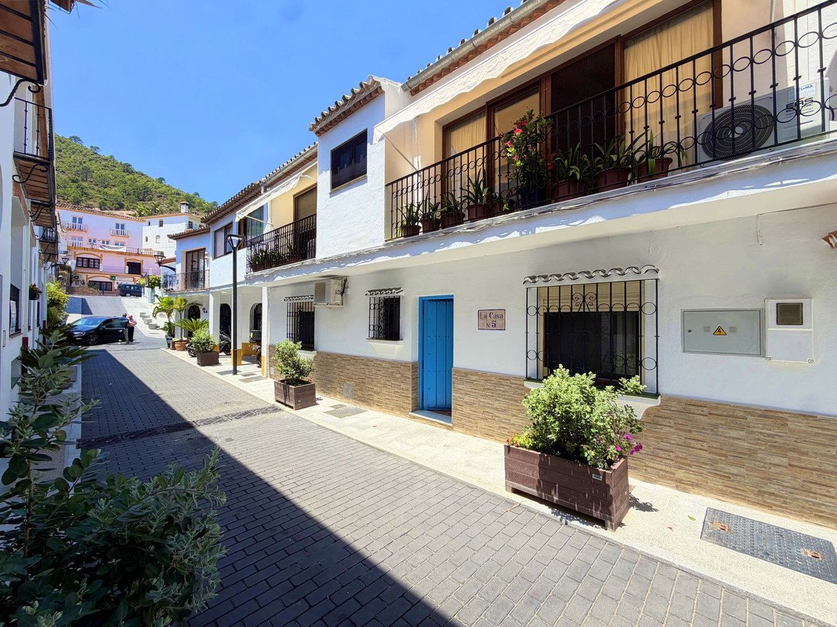 3 Bed Townhouse in Benahavís