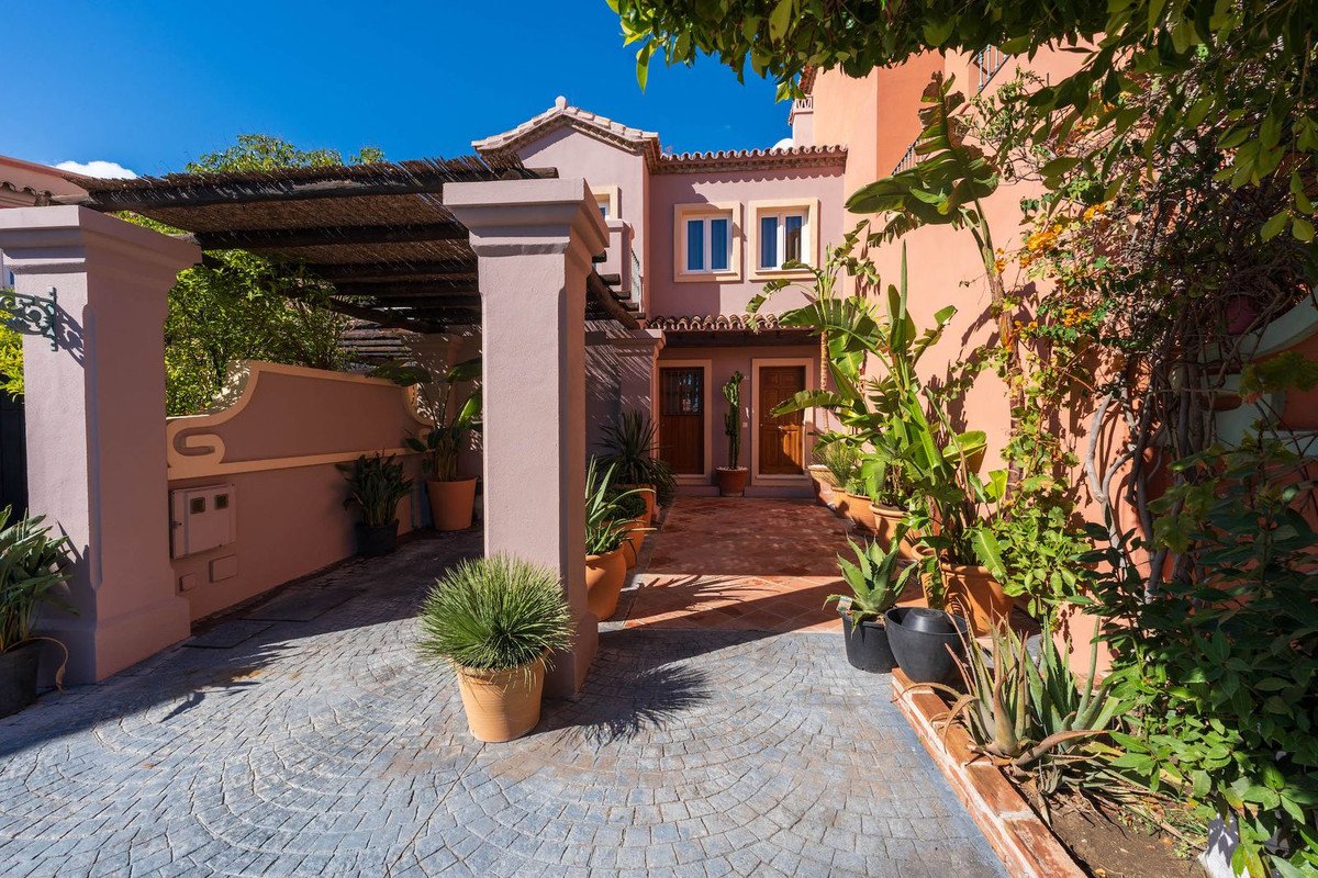 3 Bed Townhouse in Monte Halcones